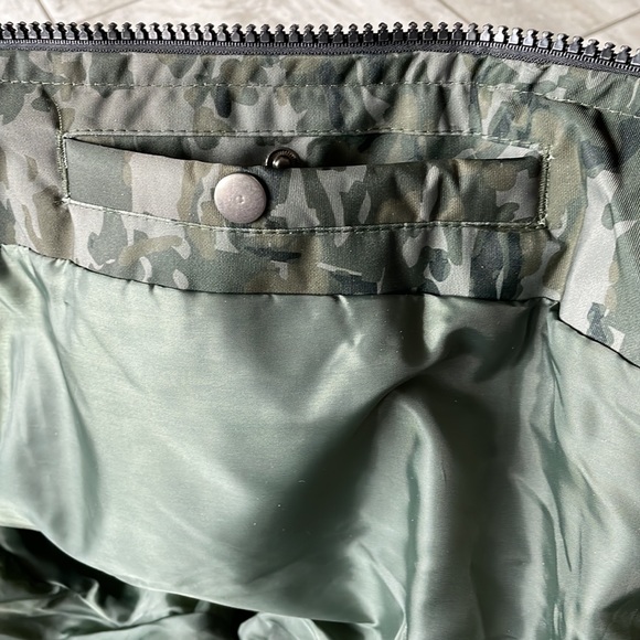 Ecko Unlimited Black & Camo Hooded Heavy Puffer Zip Up Jacket - Picture 10 of 13